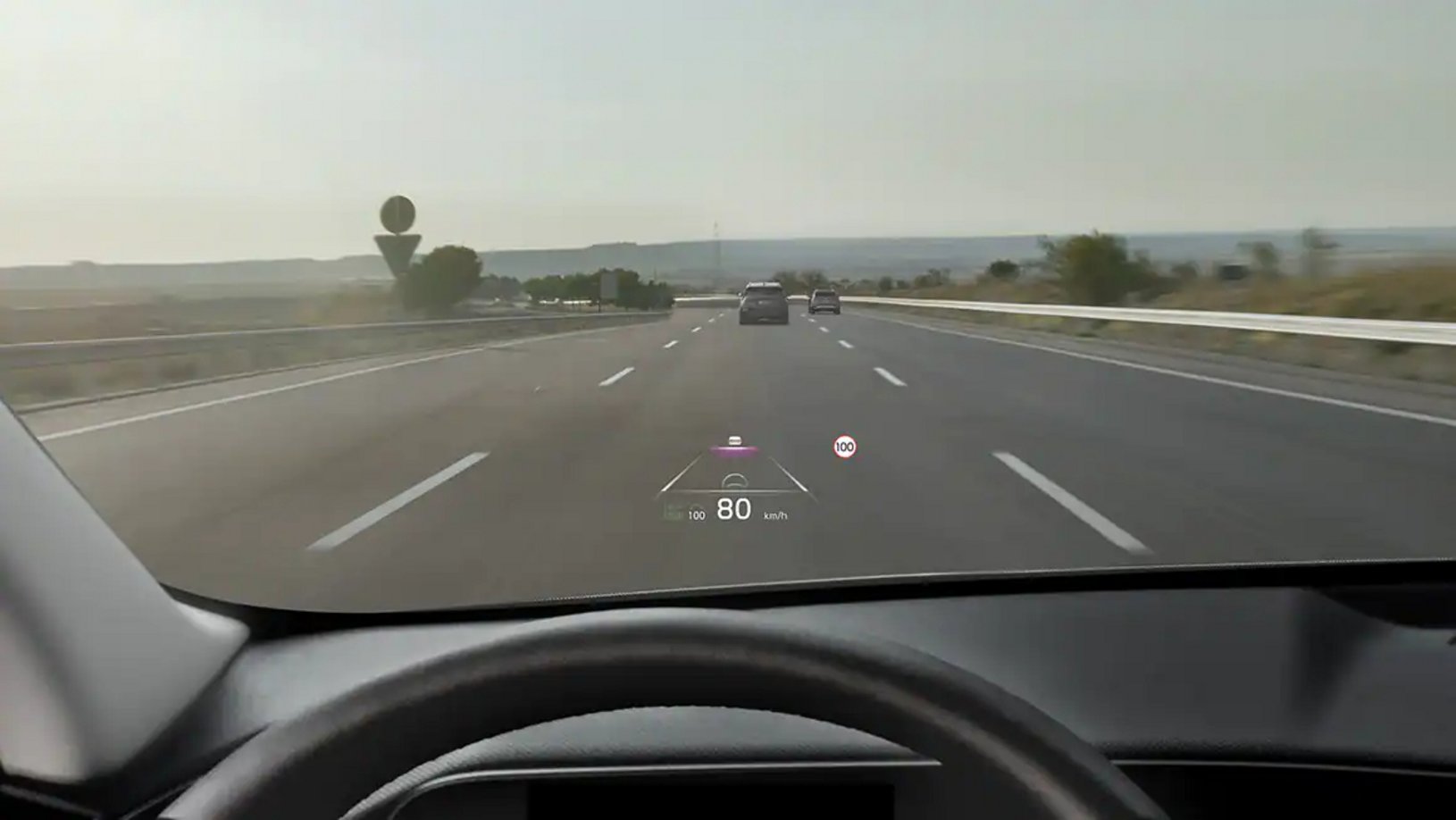 06-kia-niro-my23-connectivity-headup-display