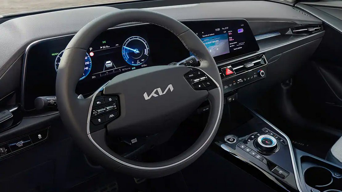 04-kia-niro-my23-interior-closeup-dual-displays